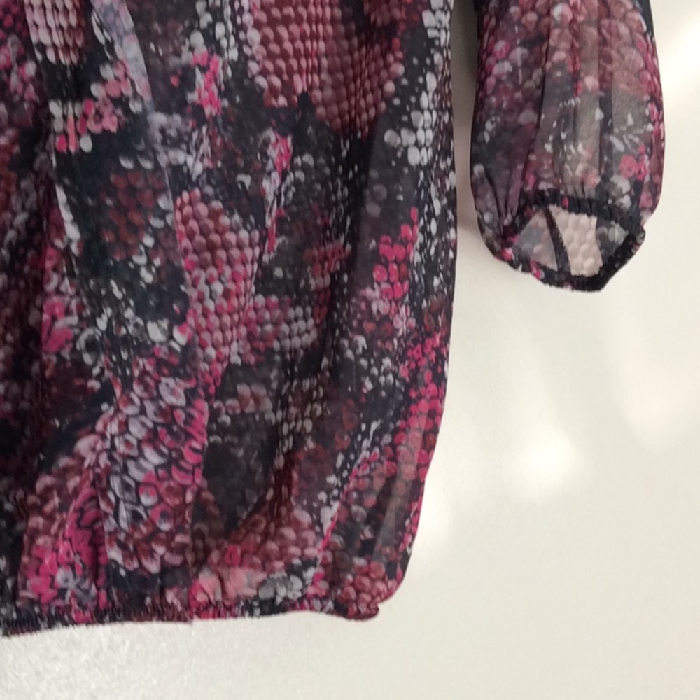 Oh so nice. Never worn shirt - Picture 4 of 7